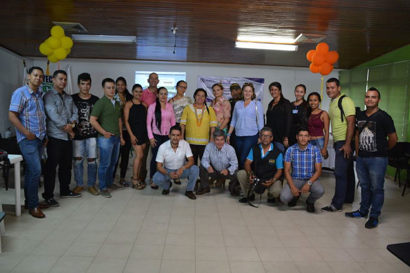 Participantes al final de un taller de Hackoi en Caquetá