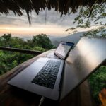 Retiro empresarial en la naturaleza: espacio de trabajo con vista a la montaña